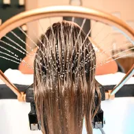 Head spa : soins relaxants pour le cuir chevelu et les cheveux