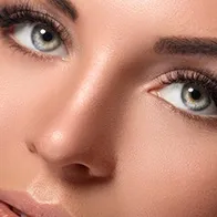 Sublimez votre regard avec nos soins spécialisés pour les cils et sourcils